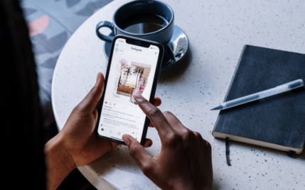 how to add a link to instagram story.