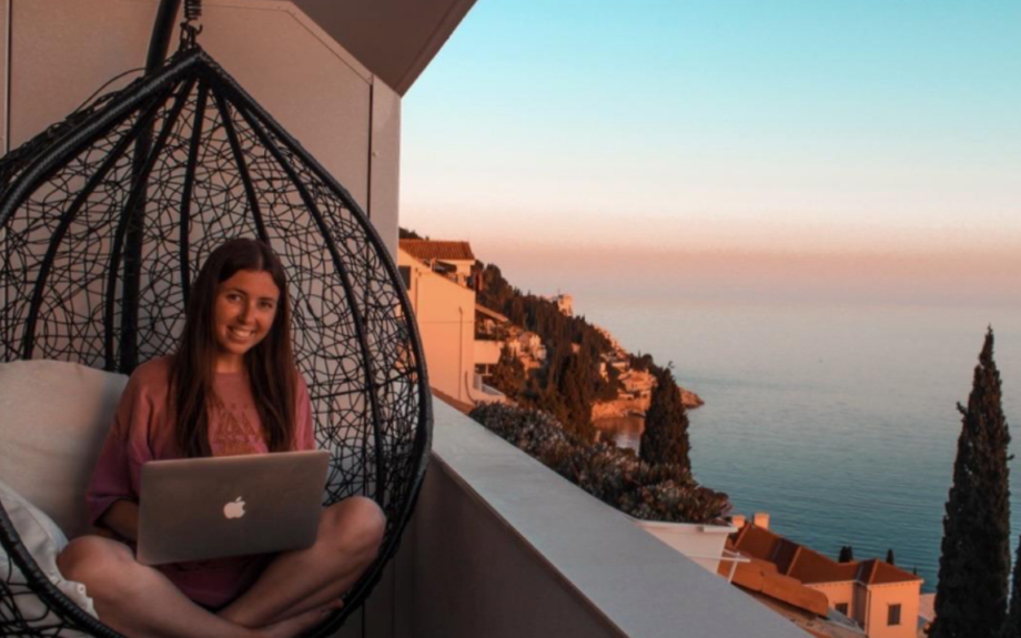 Dale blogging her way.